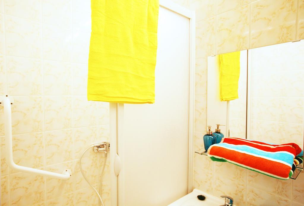 Hostel Bratislava By Freddie Room photo