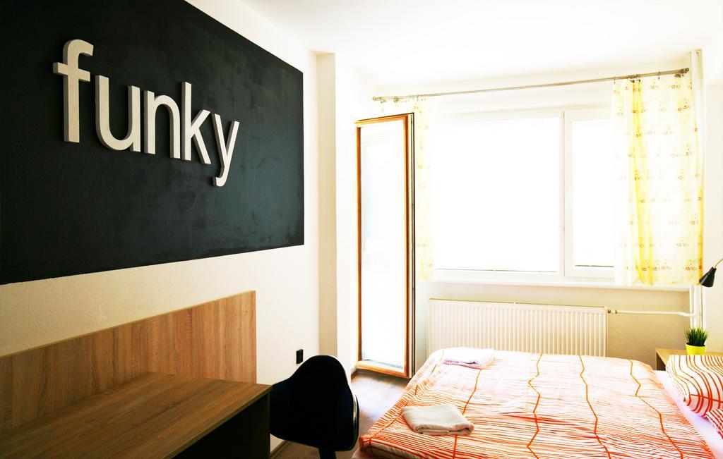 Hostel Bratislava By Freddie Room photo